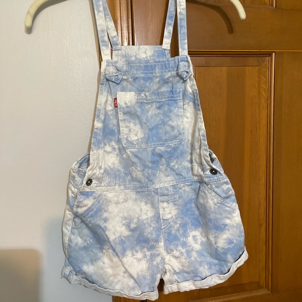 Levi’s blue tie dye shortalls
In very good condition!
